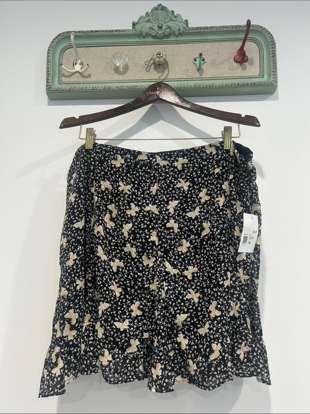 Forever 21 flirty Y2K Black Mini Skirt with Cream Floral butterfly Print plus 1X